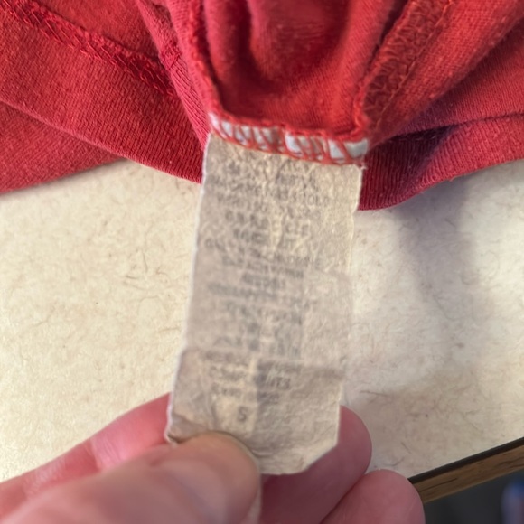 Women’s Ladies Small “Don’t be a Grinch” Red Shirt 💚❤️ - Picture 2 of 8